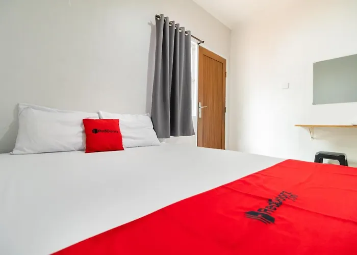 RedDoorz @ Tondano Benhill