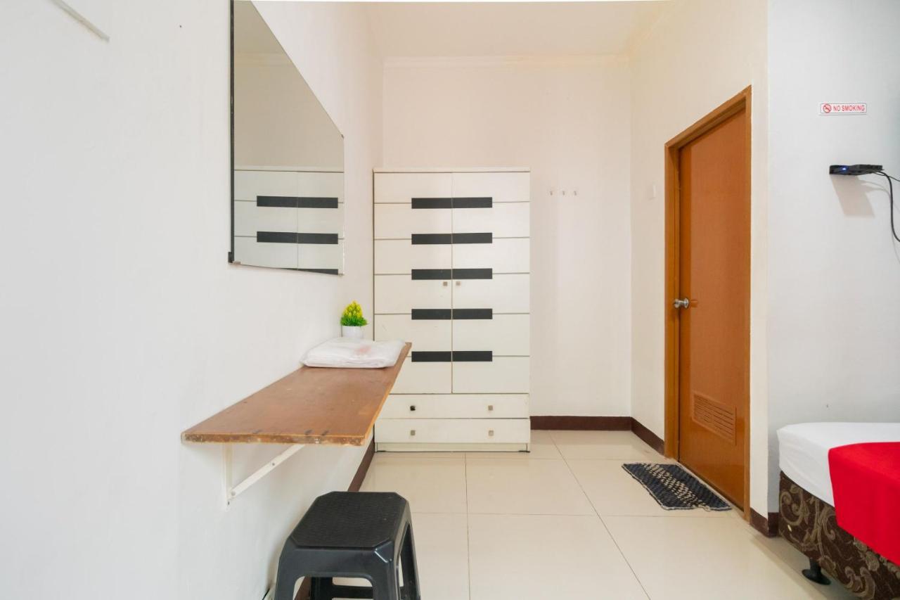 Reddoorz @ Tondano Benhill Gasthuis Jakarta